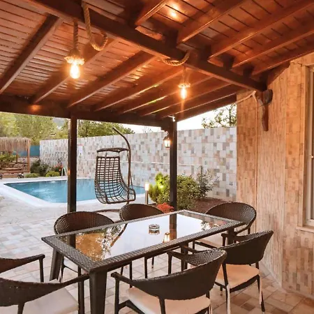 빌라 Kayakoey 3 Bedroom Secluded With Private Pool Hot Tub 페티예